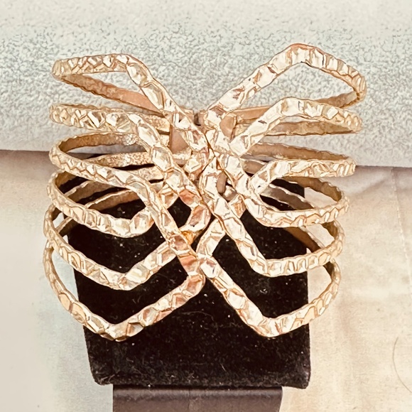 2/$20 Gold Tone Wide Bangle Bracelet w/Textured Design & Hinge Vintage - Picture 7 of 11